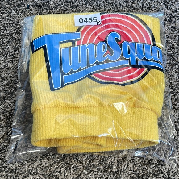 Womens juniors Space Jam Tune Squad Yellow Graphic Crop Tank Top crop top XXL - Picture 10 of 10